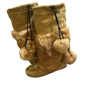 MukLuks women’s shearling lined suede beaded fur covered boots size 6/6.5 warm